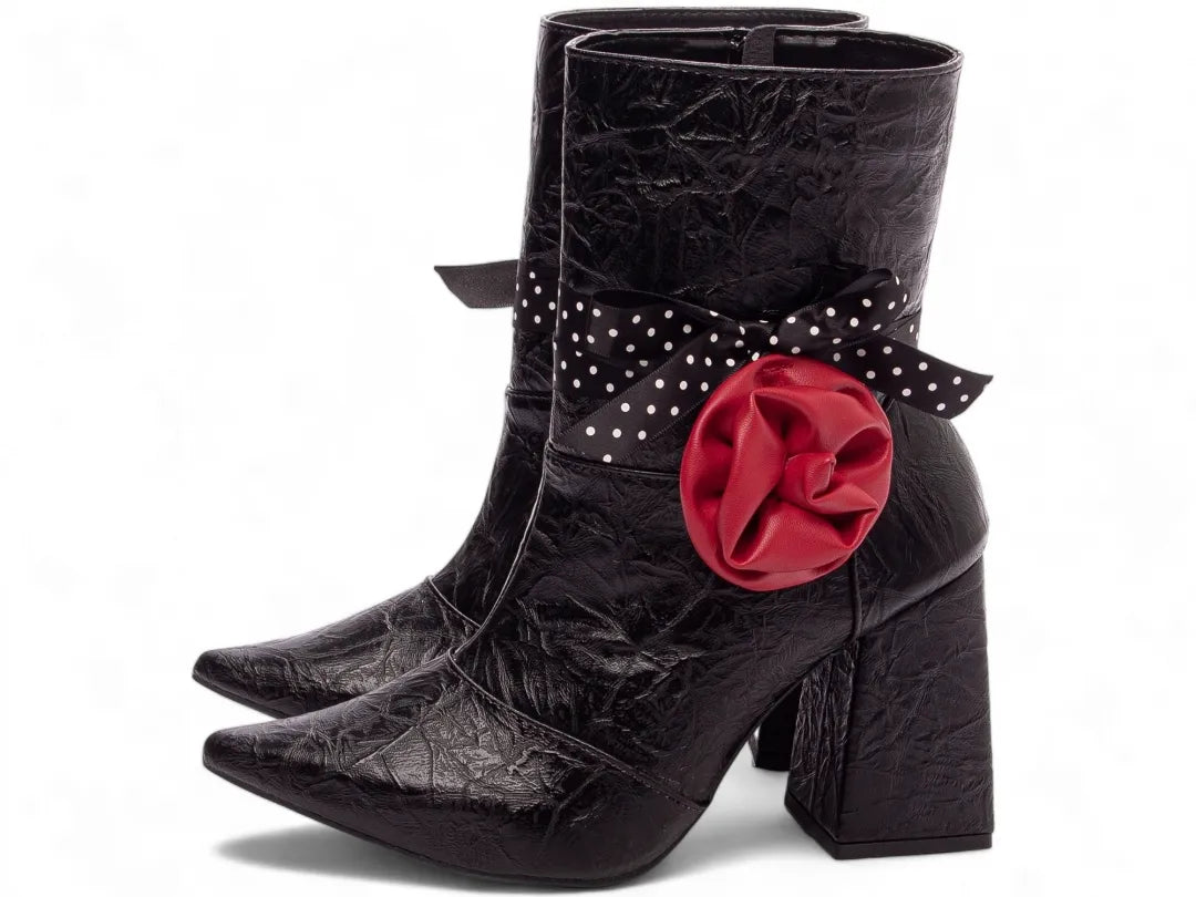 Bota Bico Fino Napa Vintage Preto Flor Vermelha