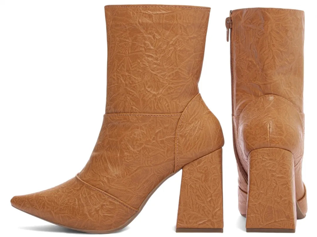 Bota Bico Fino Napa Vintage Caramelo com Flor