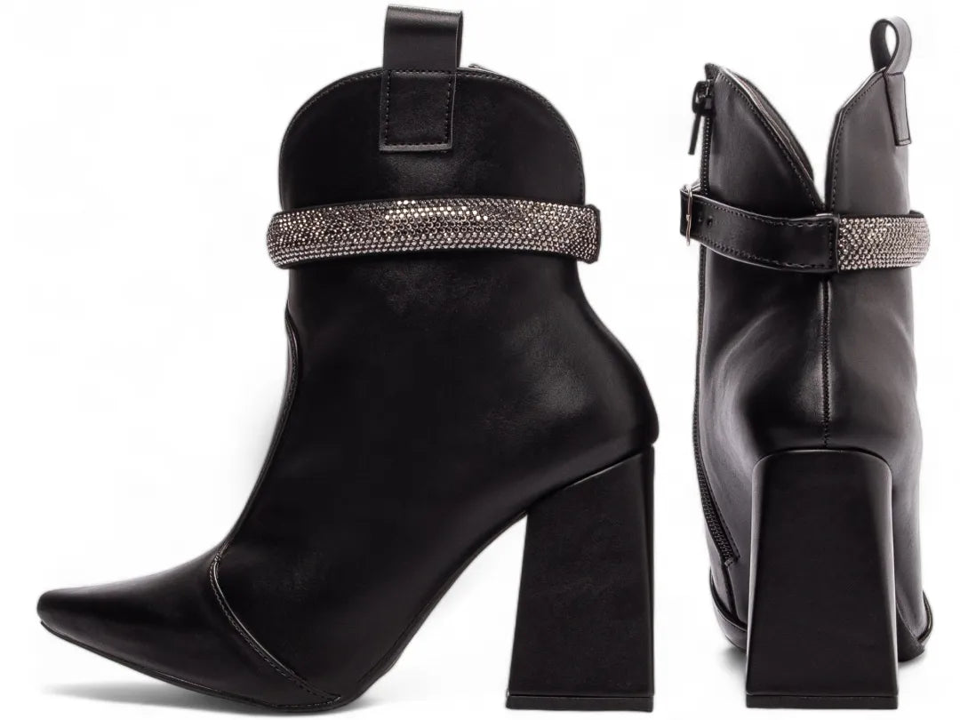 Bota Bico Fino Napa Preto com Strass Removível