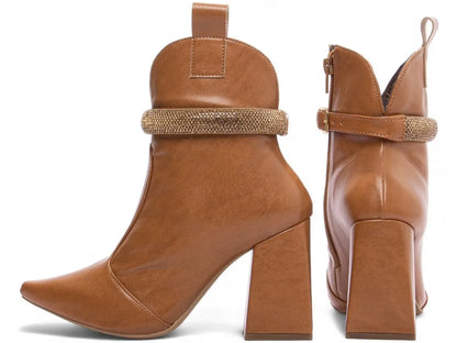 Bota Bico Fino Napa Caramelo com Strass Removível