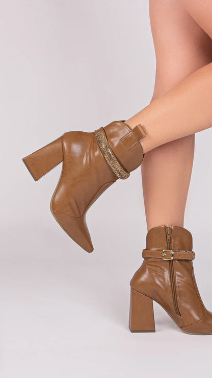 Bota Bico Fino Napa Caramelo com Strass Removível