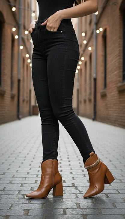 Bota Bico Fino Napa Caramelo com Strass Removível