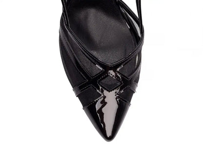 Scarpin Salto Fino Verniz Preto com Tela e Fivela Dourada