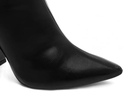 Bota Bico Fino Napa Preto com Fivelas Prata