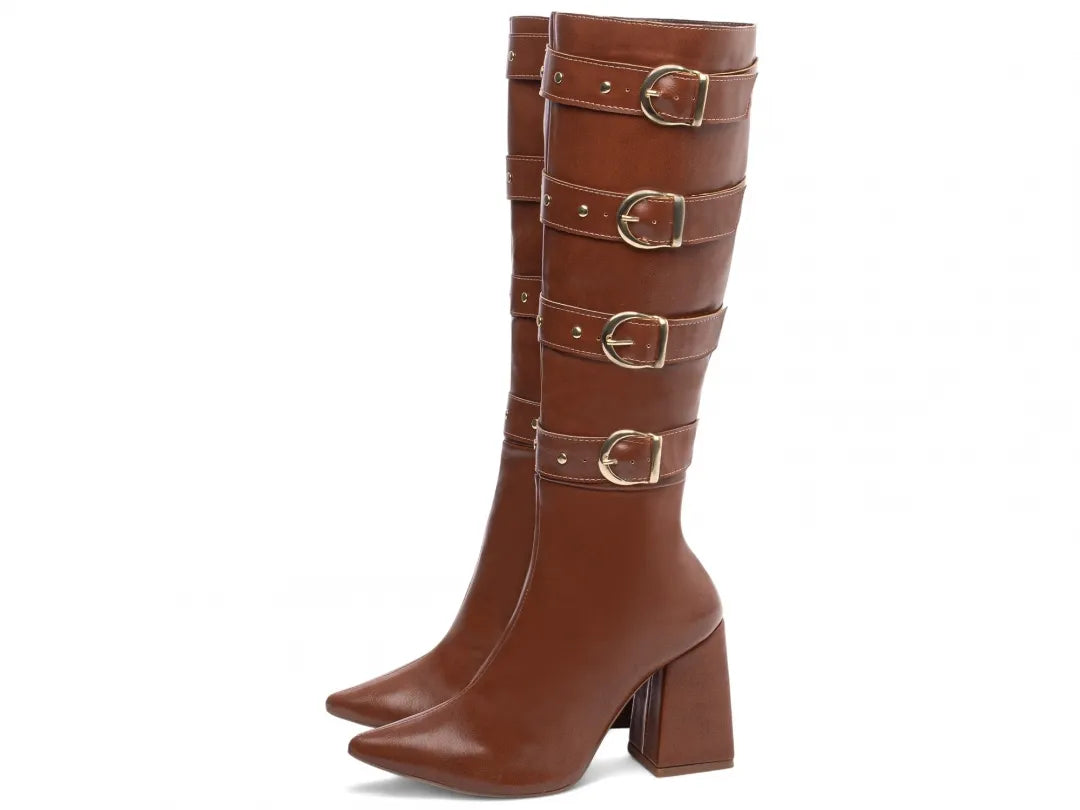 Bota Bico Fino Napa Caramelo com Fivelas Ouro