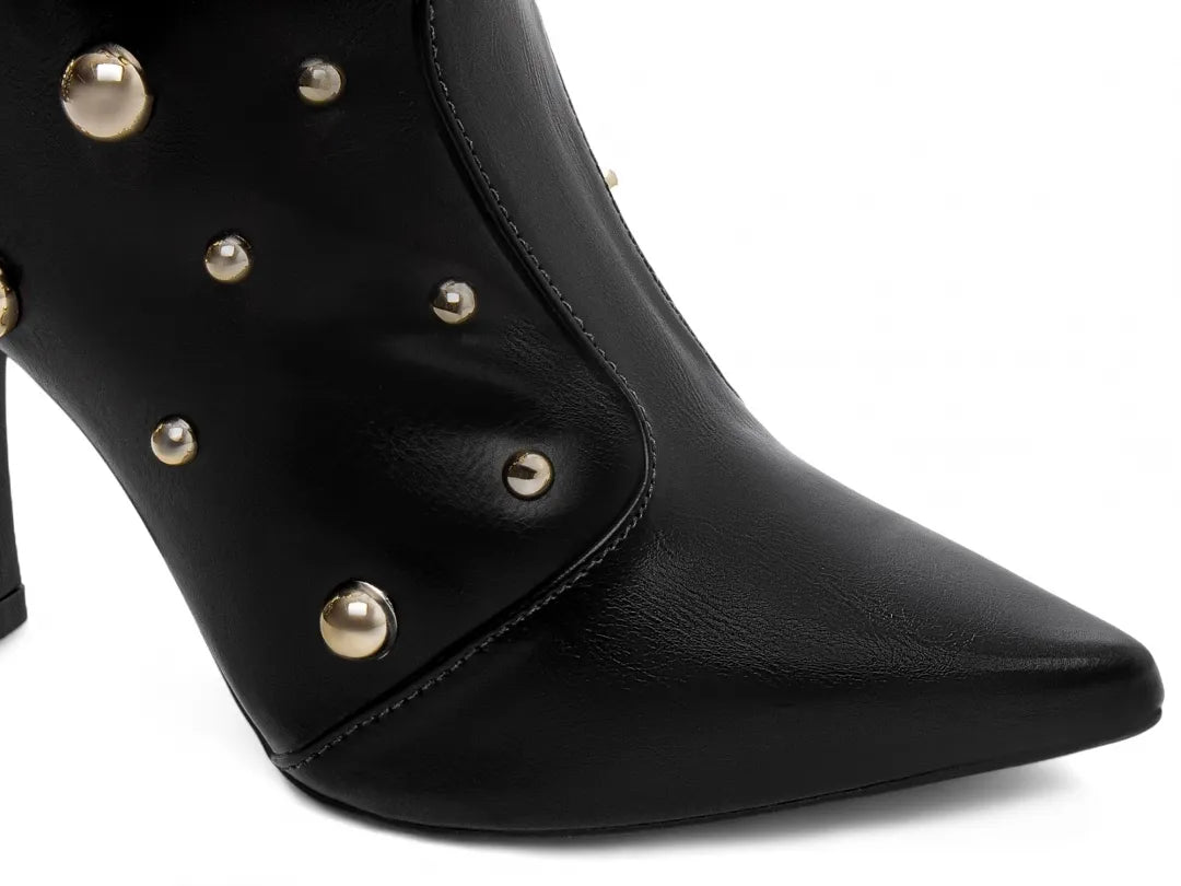 Bota Bico Fino Napa Preto com Apliques Dourados