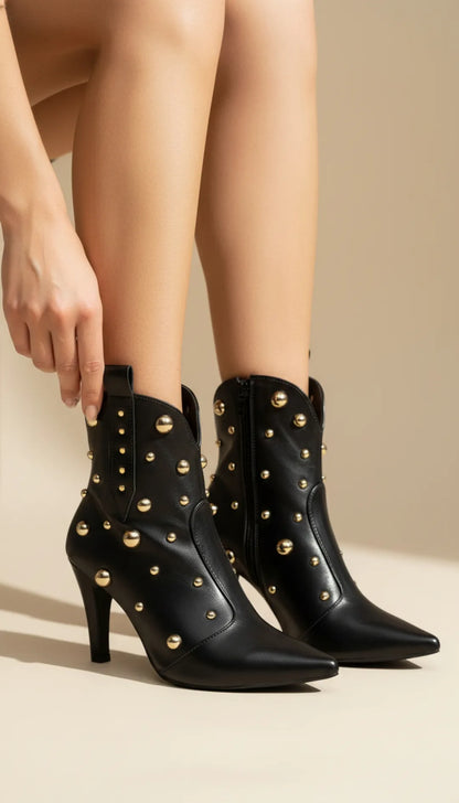 Bota Bico Fino Napa Preto com Apliques Dourados