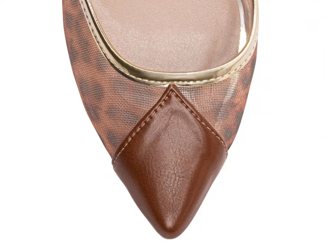 Scarpin Salto Fino Caramelo com Tela Onça e Detalhes Dourados