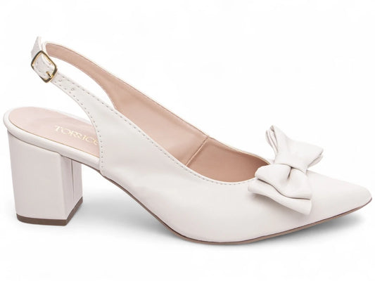 Sapato Scarpin Torricella Off White com Fivela Dourada