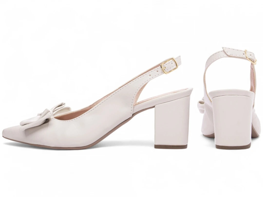 Sapato Scarpin Torricella Off White com Fivela Dourada