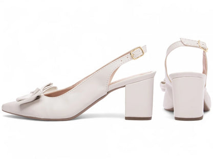 Sapato Scarpin Torricella Off White com Fivela Dourada
