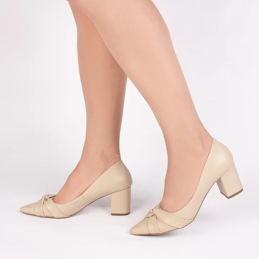Sapato Scarpin Salto Grosso Bege com 6,5 cm Antiderrapante