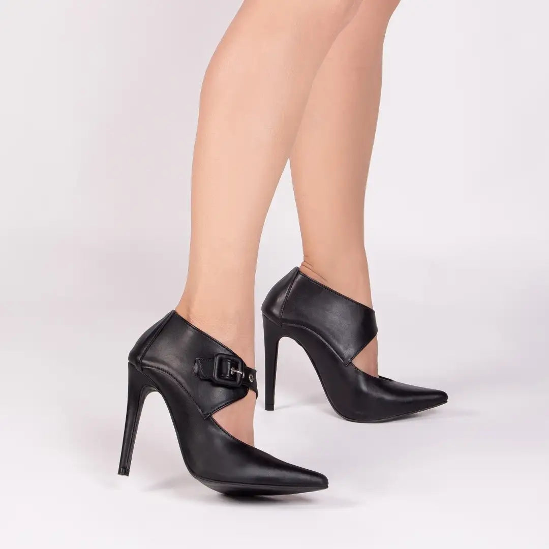 Sapato Scarpin Preto Clássico Salto Alto com Fivela