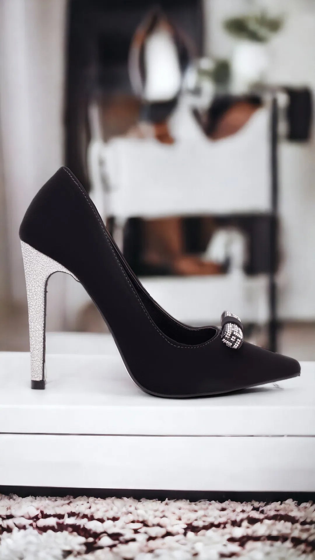 Sapato Scarpin Preto Luxo com Laço e Salto Metalizado 12cm