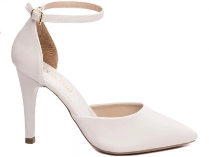 Sapato Scarpin Verniz Off White com Fivela Dourada Salto 10 cm