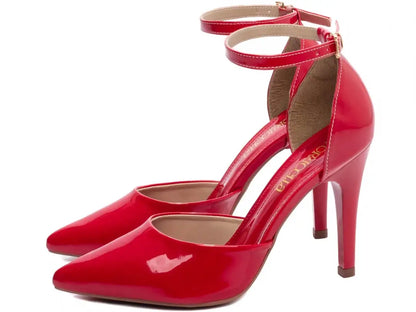 Sapato Scarpin Verniz Vermelho com Fivela Dourada Salto 10 cm