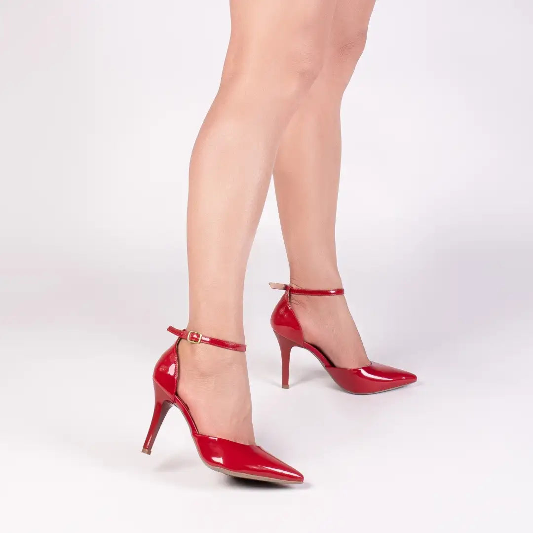 Sapato Scarpin Verniz Vermelho com Fivela Dourada Salto 10 cm
