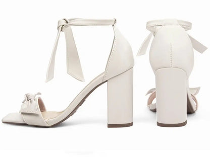 Sandália Feminina Off White com Laço Nó Salto 8,5 cm