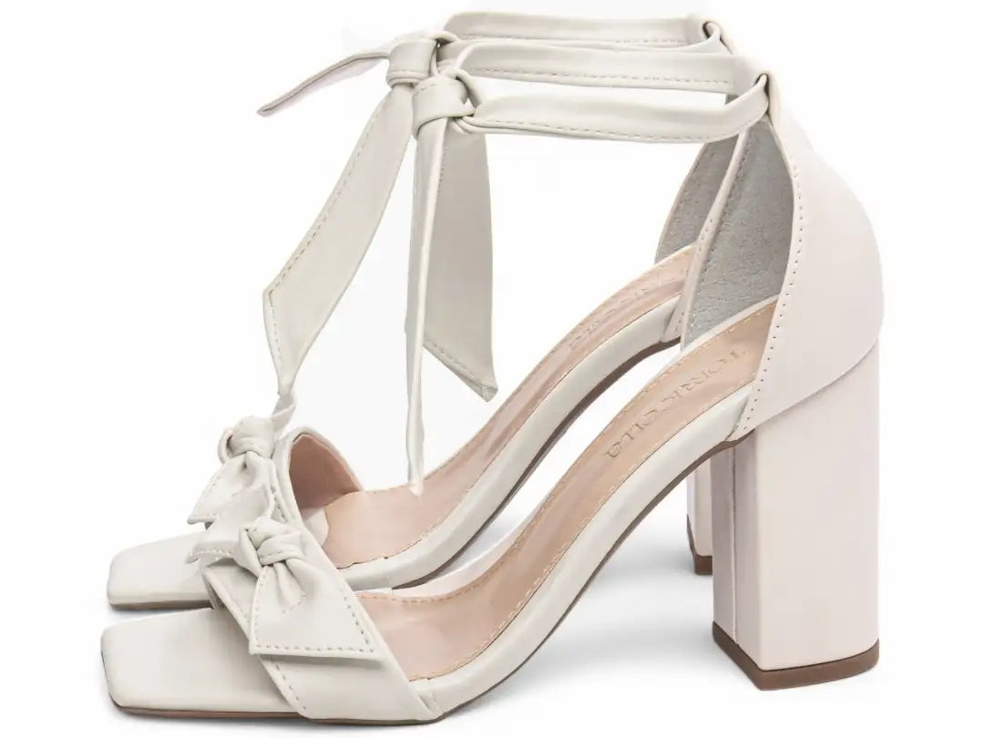 Sandália Feminina Off White com Laço Nó Salto 8,5 cm