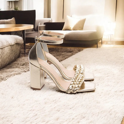 Sandália Feminina Ouro Light com Tiras Trançadas Salto 8,5 cm